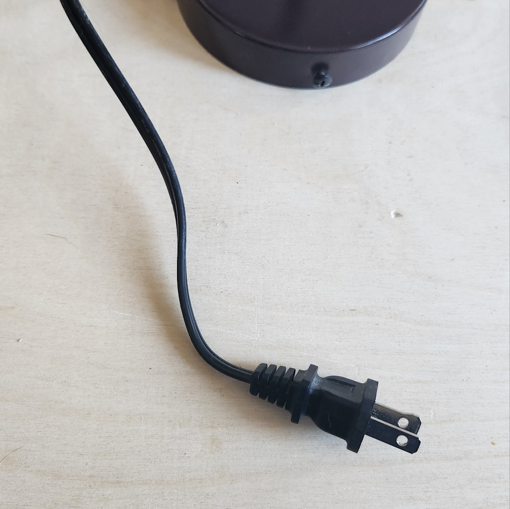 Wall Mounted Plug In Adjustable Reading Lamp - Picture 8 of 10